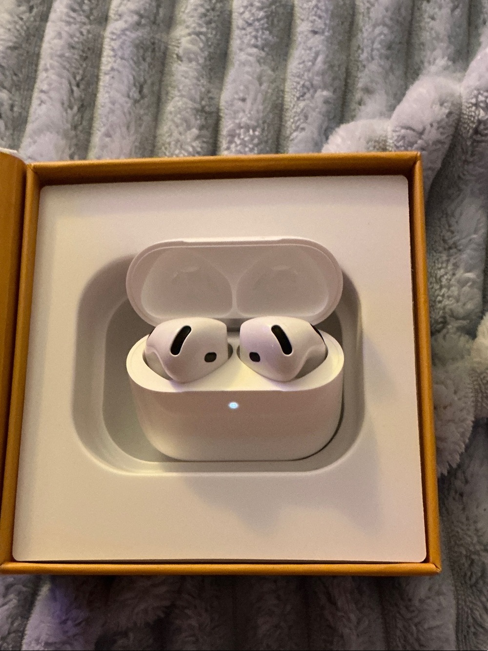 Apple AirPods 4th gen